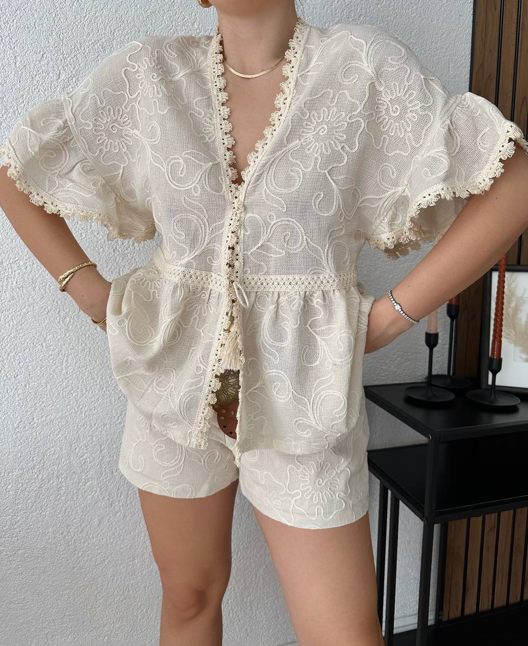 توب دانتيل 01 - متجر عالم آرڤا للملابس والهدايا توب دانتيل 01