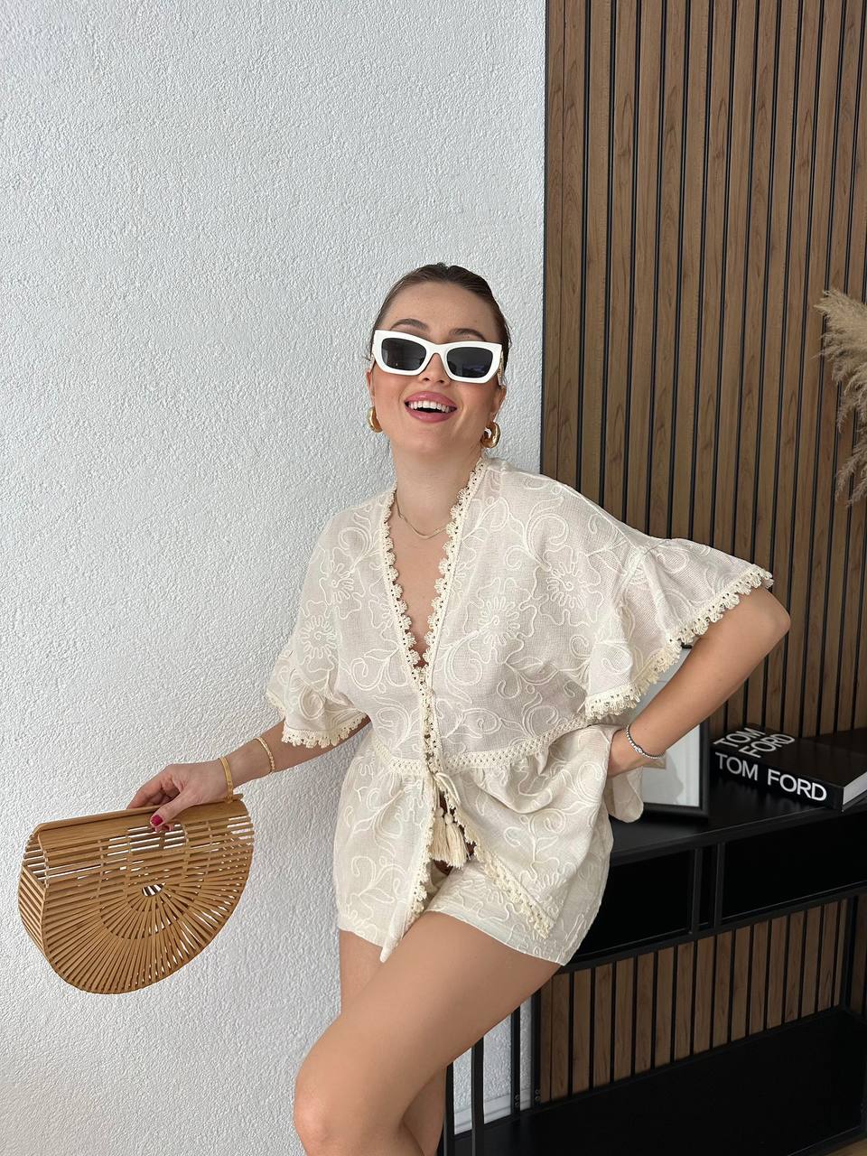 توب دانتيل 01 - متجر عالم آرڤا للملابس والهدايا توب دانتيل 01