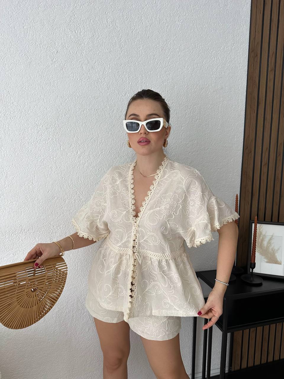 توب دانتيل 01 - متجر عالم آرڤا للملابس والهدايا توب دانتيل 01