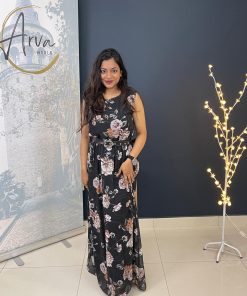 فستان شيفون مطبّع بالورود – تصميم أنيق ومريح