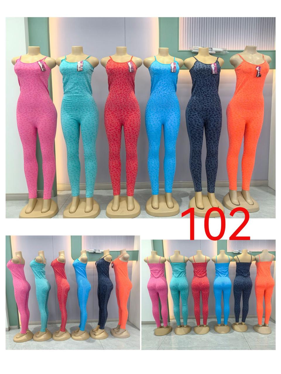 جمبسوت رياضي عصري بنقشة مميزة - أناقة لا تتوقف - متجر عالم آرڤا للملابس والهدايا جمبسوت رياضي عصري بنقشة مميزة - أناقة لا تتوقف