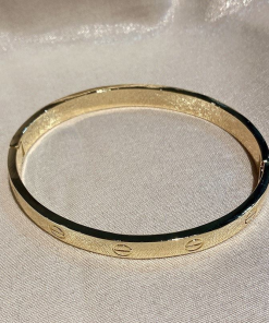 سوار الحب الأنيق المطلي بماء الذهب - لمسة من الفخامة التي تدوم